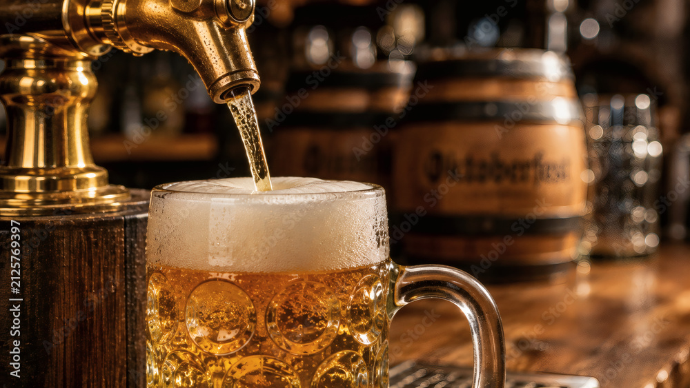 Perlendes Bier, Schaumkrone, Hopfen